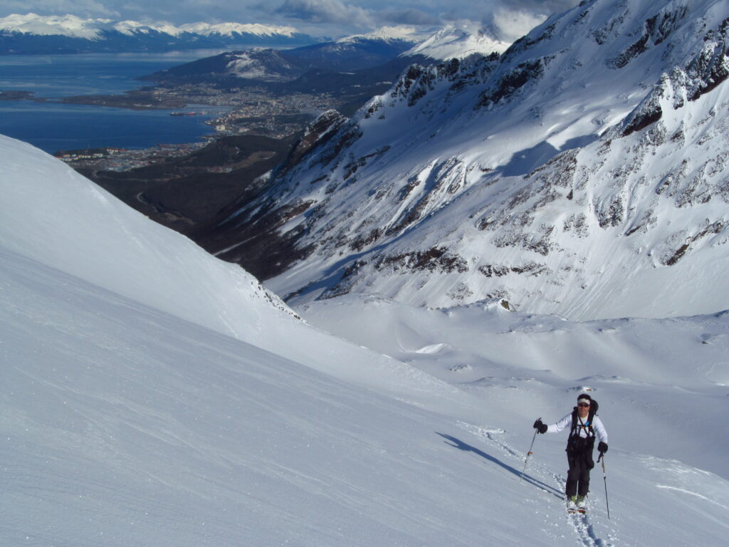 Bienvenidos a la Última Frontera Blanca: Esquí de Travesía y Splitboard en Tierra del Fuego